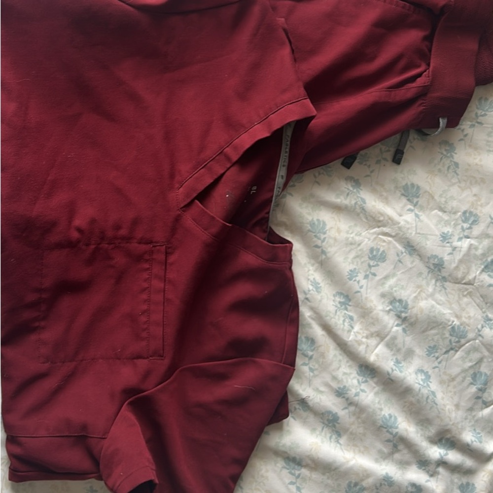 Bundle of scrubs FABLETICS AND ADAR